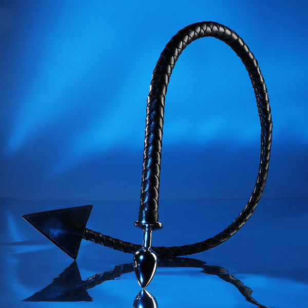Triangular arrow with long tail   KF70473