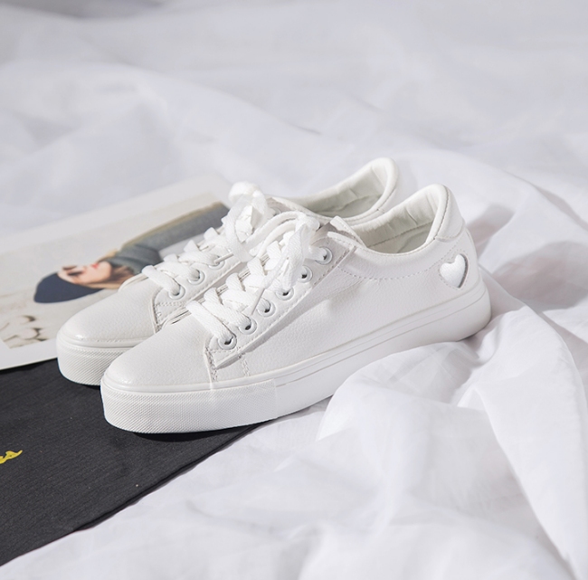White canvas shoes  KF81139