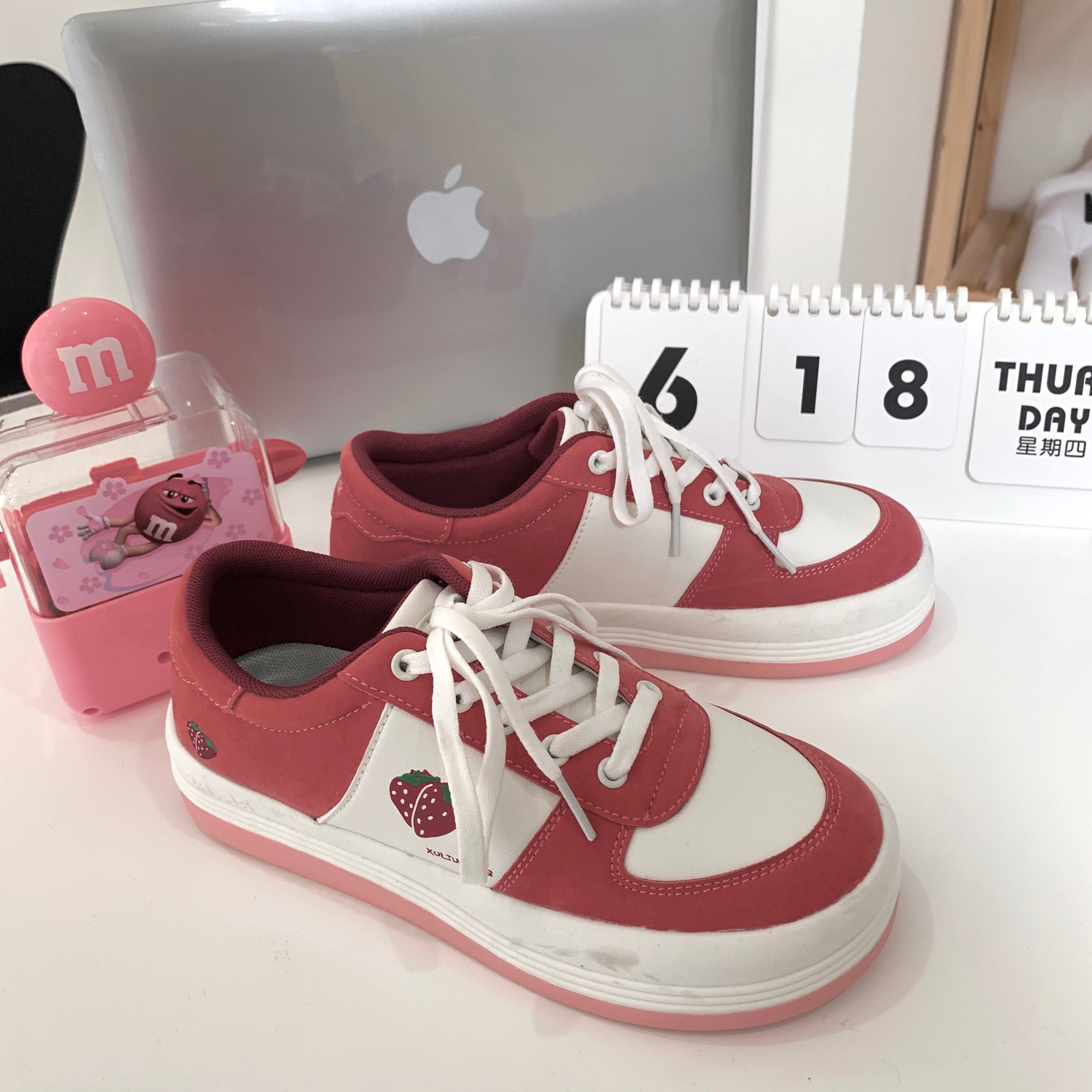 Strawberry casual shoes KF81462