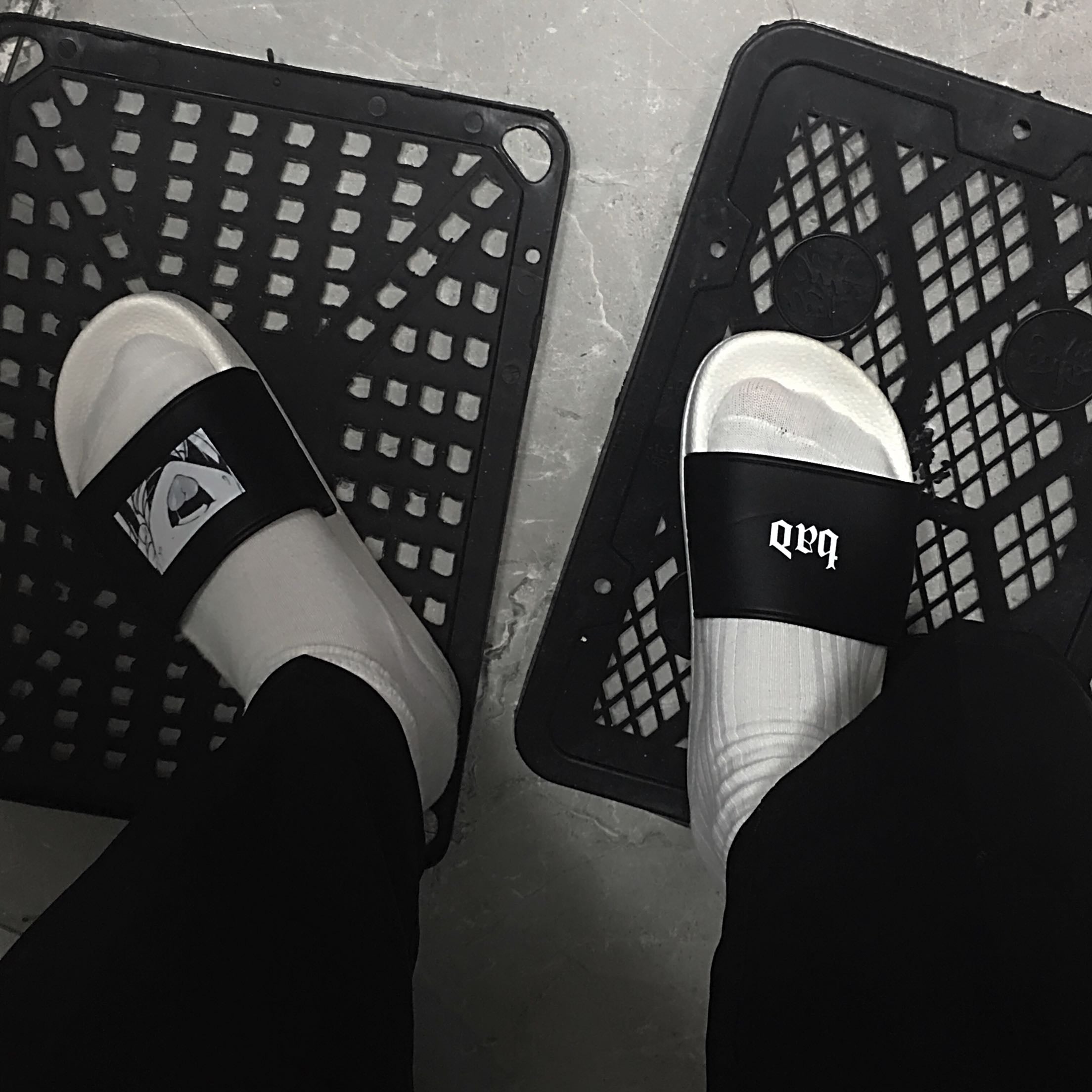 Black and white slippers KF9220