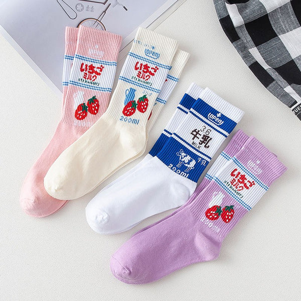 Milk strawberry socks （Three pairs）KF81277