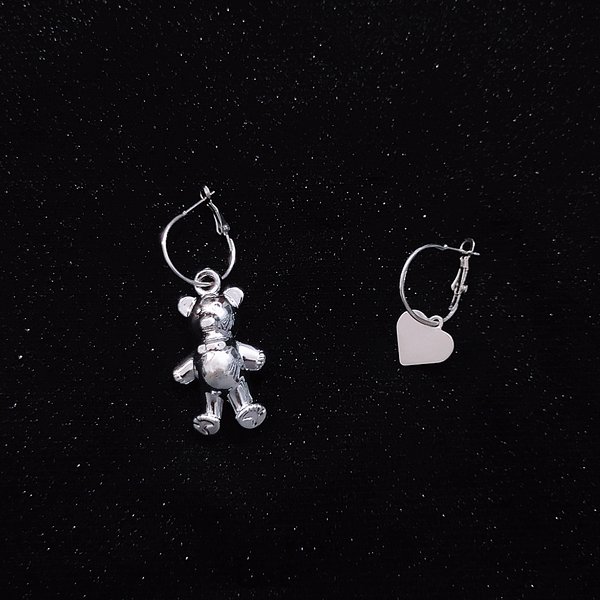 one pair of bear earrings KF81032
