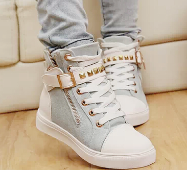 Studded Buckle Sneakers KF30009